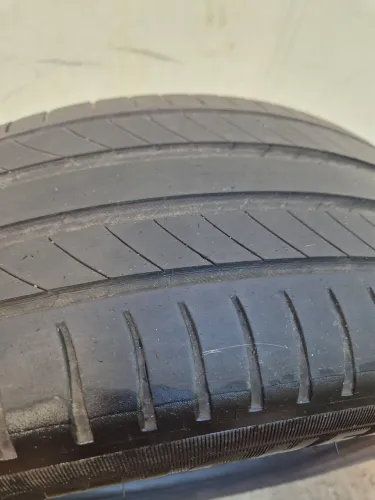 Pneu Michelin semi novo