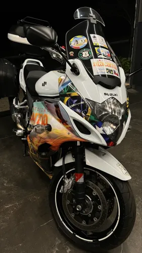 Moto impecável 
