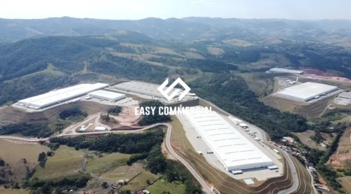 Galpão de 9.304 m² crossdocking em condomínio logístico.