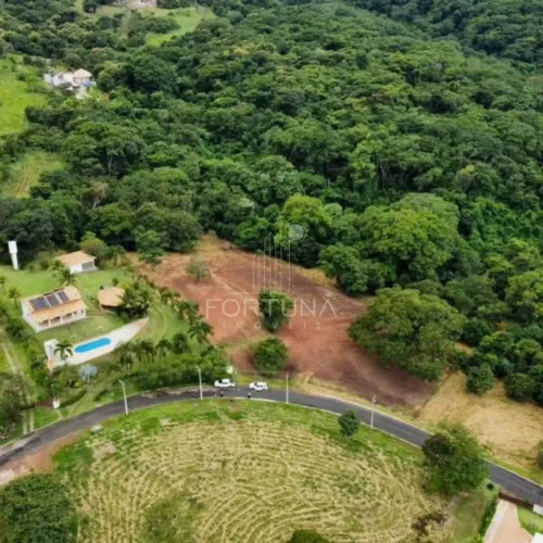 Terreno Exclusivo com Vista para o Lago À Venda no Condomínio Águas da Serra, Hidrolândia-