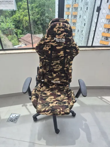 Cadeira Gamer Special Forces Desert Dazz precisa substituir a base de madeira do assento