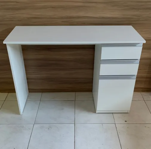 Escrivaninha em MDF com 2 gavetas + portinha 100% MDF 