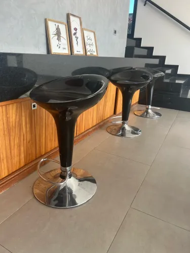Kit 3 Banquetas Tulipa Pretas - Giratórias, Reguláveis e Modernas
