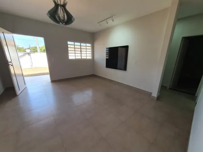 Alugo casa no Condominio Beija-flor (Sobradinho). Casa Reformada. 3 quartos. Valor especia