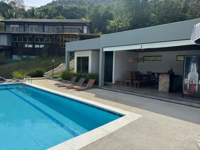 Apartamento para venda possui 350 metros quadrados com 6 quartos