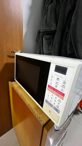 Micro-ondas LG Easy Clean Branco 30L