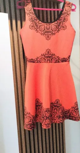 Vestido laranja ( estilo boneca ) Tam M