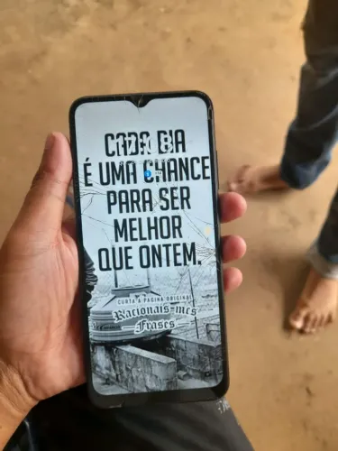Vendo celular A07 so estar com a tela trincada  quero 220