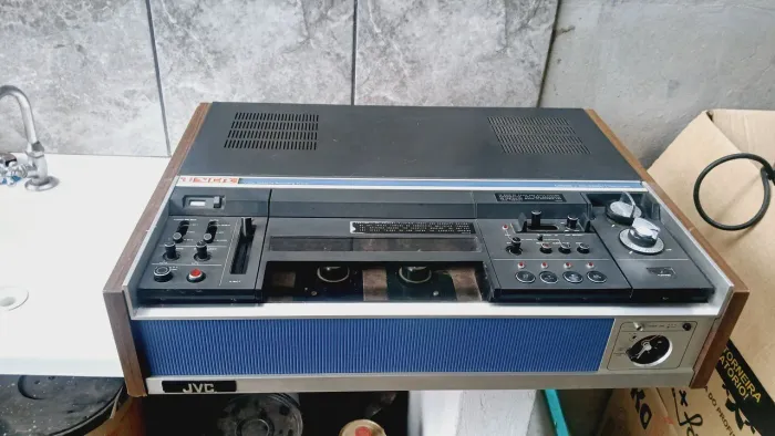 Video Cassete Profissional  JVC CR 6300U