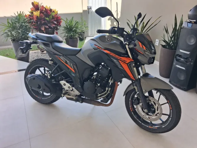 Vendo Fazer 250 2025