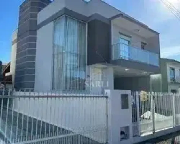 Casa à venda no Bairro Praia Comprida em São José.