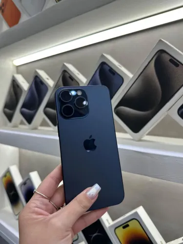 IPHONE 15 PRO MAX 256 GB BATERIA 87% PEQUENO ARRANHÃO NA TELA