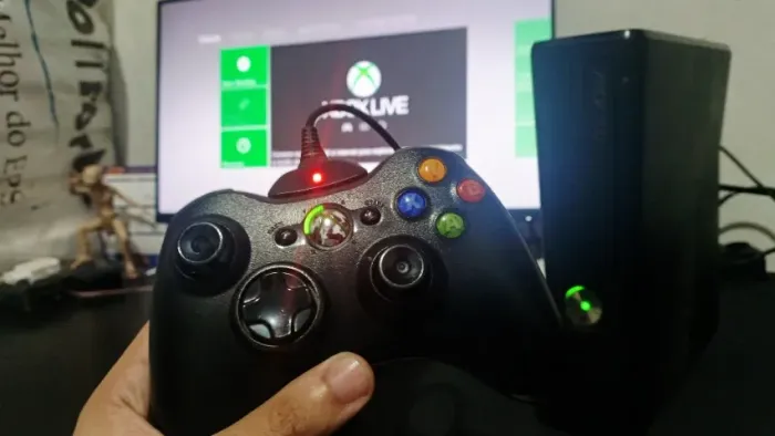 Xbox 360 slim bloqueado+1 controle+2 jogos