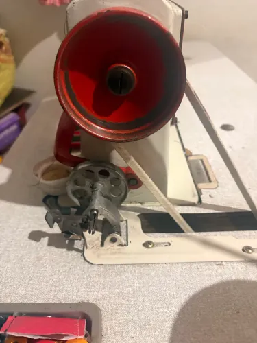 Máquina industrial de costura reta com ótimo preço!