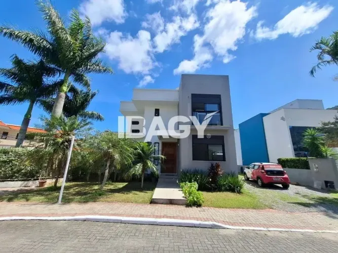 Excelente Casa em Condominio 4 dormitório(s) em Cachoeira do Bom Jesus - Florianópolis
