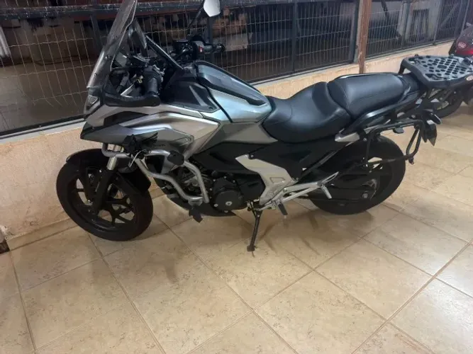 Honda Nc750x 2025/2025 nova 3400km completa