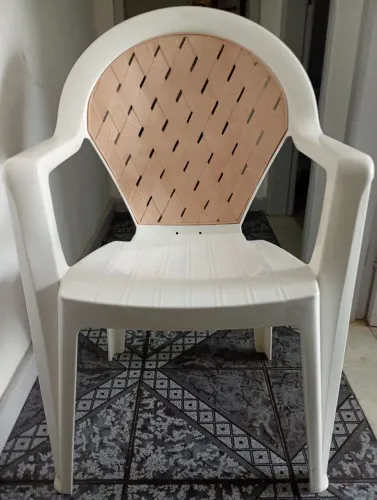 Cadeira de Plástico Resistente da marca Grosfillex