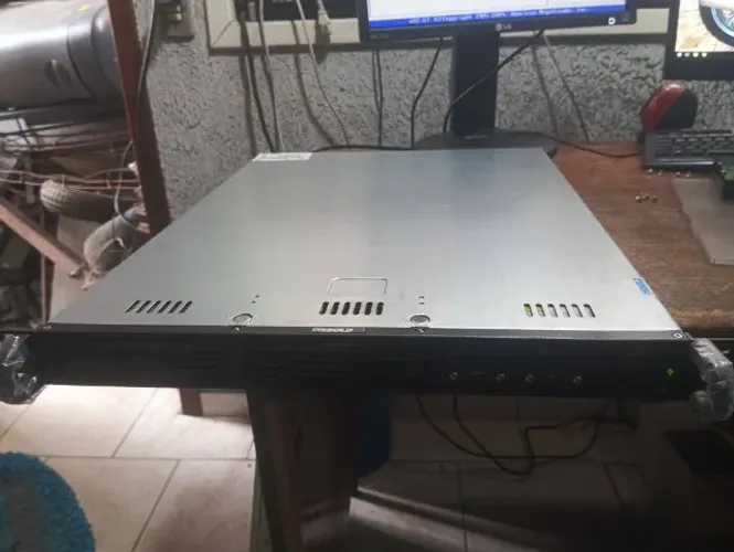 Vendo servidor diebold modelo TW9150-005/HW processador Xenon X3430 2.40 com 8 gigas ram