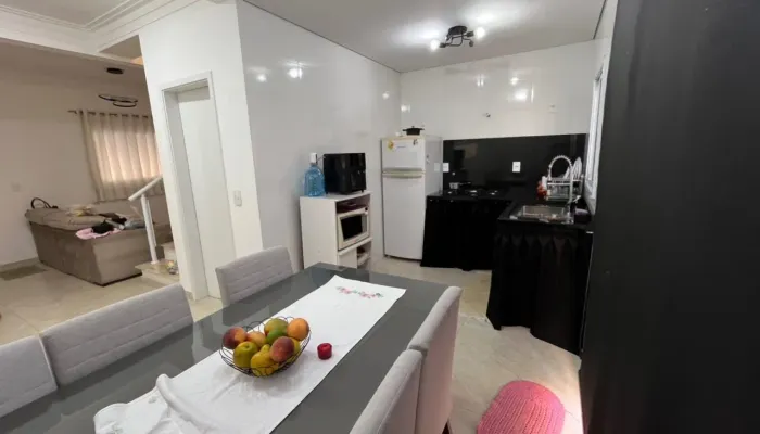 Casa Cond. Res. Américo Figueiredo com 2 Suítes
