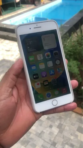 iPhone 8 Plus 64gb (detalhe mais funcio tudo)