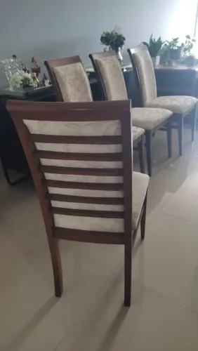 Vendo 4 Cadeiras de Madeira para Sala de Jantar
