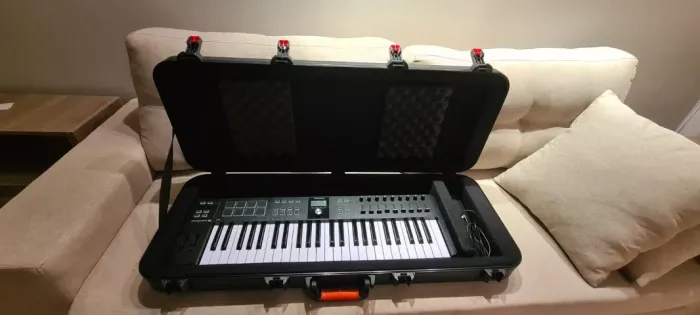 Teclado MIDI (Arturia KeyLab Essential 49) + Hard Case (Gator TSA ATA) - IMPORTADOS