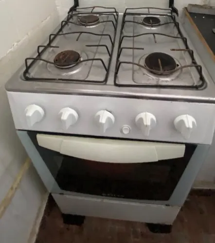 FOGÃO ESMALTEC SEMI NOVO - FORNO PERFEITO E 3 BOCAS FUCNIONANDO / GÁS BOTIJÃO