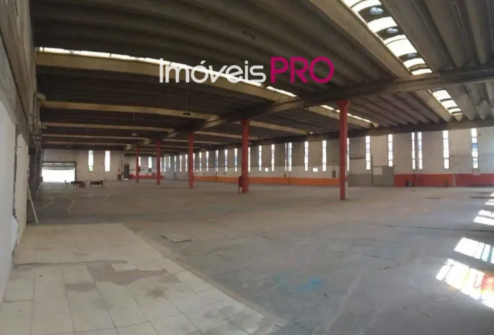 Imóvel industrial completo, com logística, docas e cabine primária.