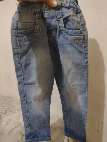 Calça infantil tamanho 3