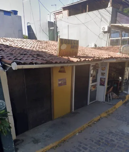 Terreno com frente pra duas ruas. 2 lojas + residência, no Kanto da Pipa