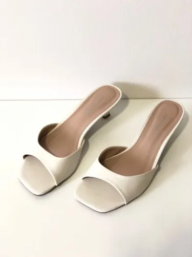 Tamanco Off White CONSTANCE Salto Baixo Tam 36 - Usado 2x