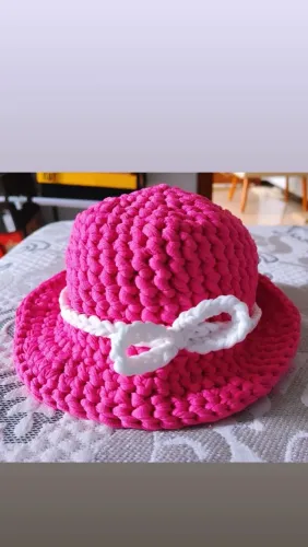 Chapéu bucket de crochê pra bebê rosa pink com detalhe de  laço Branco ?