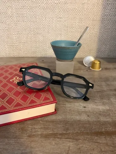 Óculos importado preto Estilo Retrô Chic | Novo + Case de Brinde