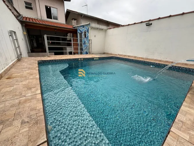 Sobrado com piscina no Condomínio Campo Belo - Zona Leste SJC