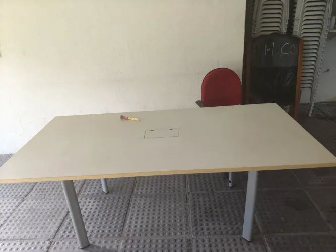 Vendo essa mesa de escritório 2x1m