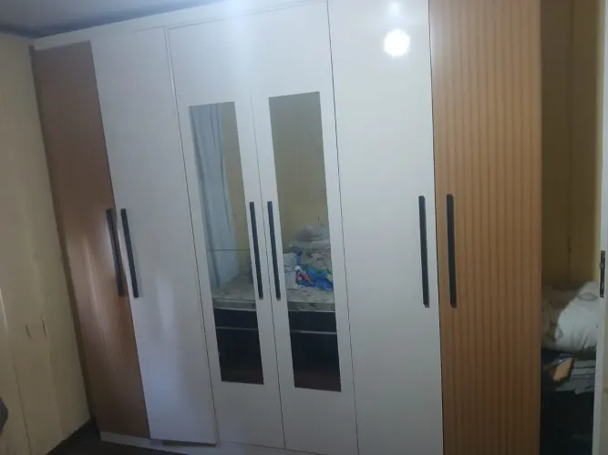 Vendo guarda roupa casal 2.30 de altura por 2.38 de comprimento