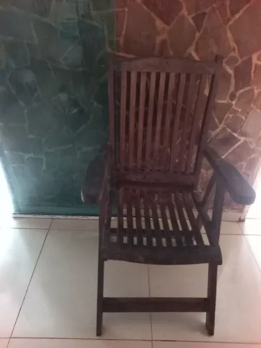 Vendo cadeira de madeira angelim