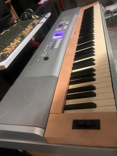Piano Yamaha DGX 620