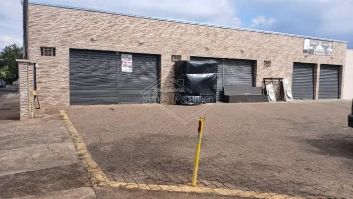 Locação de Comercial / Salão na cidade de Araraquara
