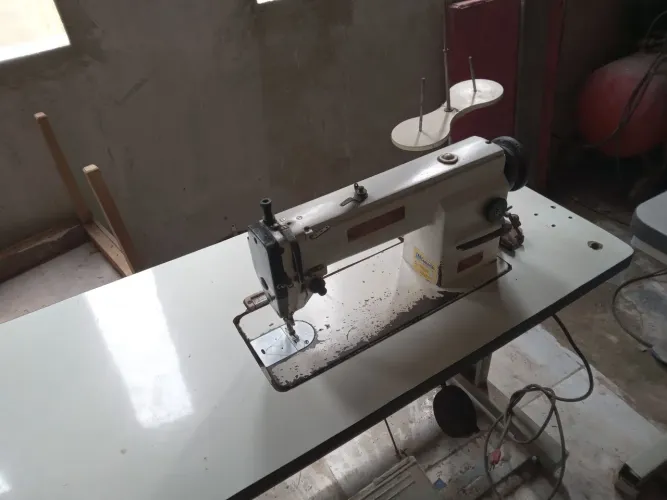 Máquina de costura reta industrial Nissin