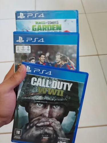 CD jogo ps4 - Pes 2017 + Call of Duty WWII + Plants vs Zombies Garden Warfare