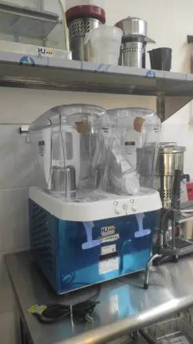 Bh Maquina de suco refrigerada Suqueira Venâncio 2T 16 litros cada tanque