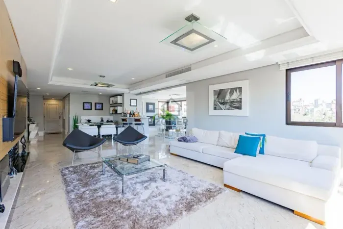Apartamento Mobiliado com 201 metros 3 suites 3 vagas no bairro Auxiliadora - Porto Alegre