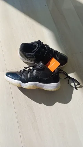Air jordan 11 low retro original (brinde óculos chrome hearts)