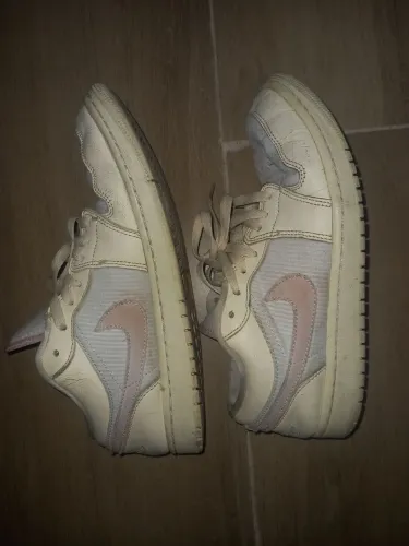 Tênis Air Jordan tamanho 40 forma normal usada
