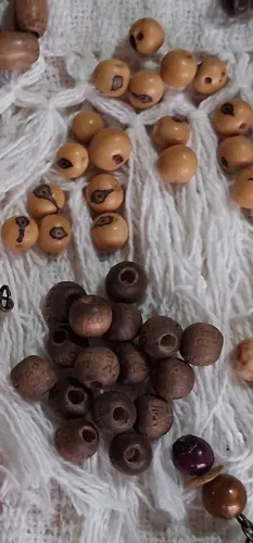 KiT pecinhas e miçangas em madeira