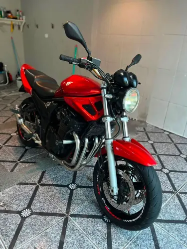Vendo Bandit 2007 vermelha