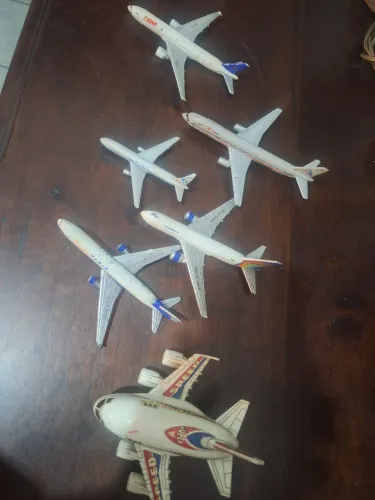 Lote de pequenos aviões