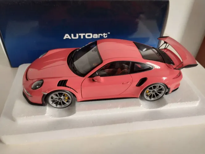 Autoart 1/18 Porsche 911 GT3 RS Ed limitada