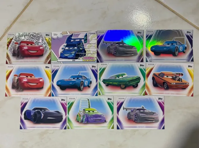 Topps Disney Chrome Neon 2026 Cars Relâmpago McQueen Lote com 11 Card